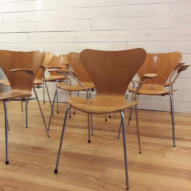Set de 8 chaises de Arne Jacobsen, modèle 3207 en hêtre - 1990