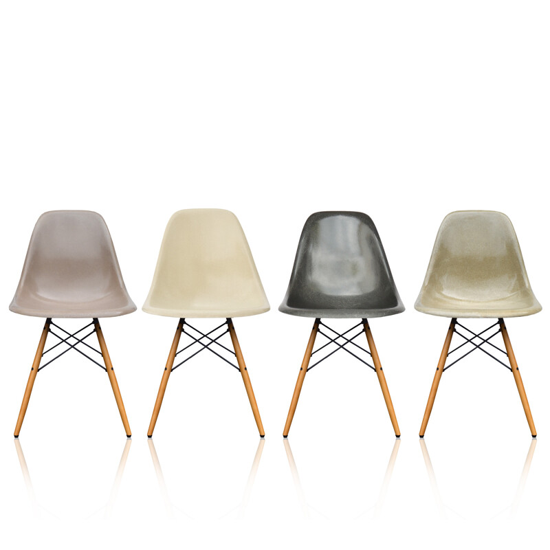 Ensemble de 4 chaises à repas DSW en fibre de verre et en érable par Eames - 1950