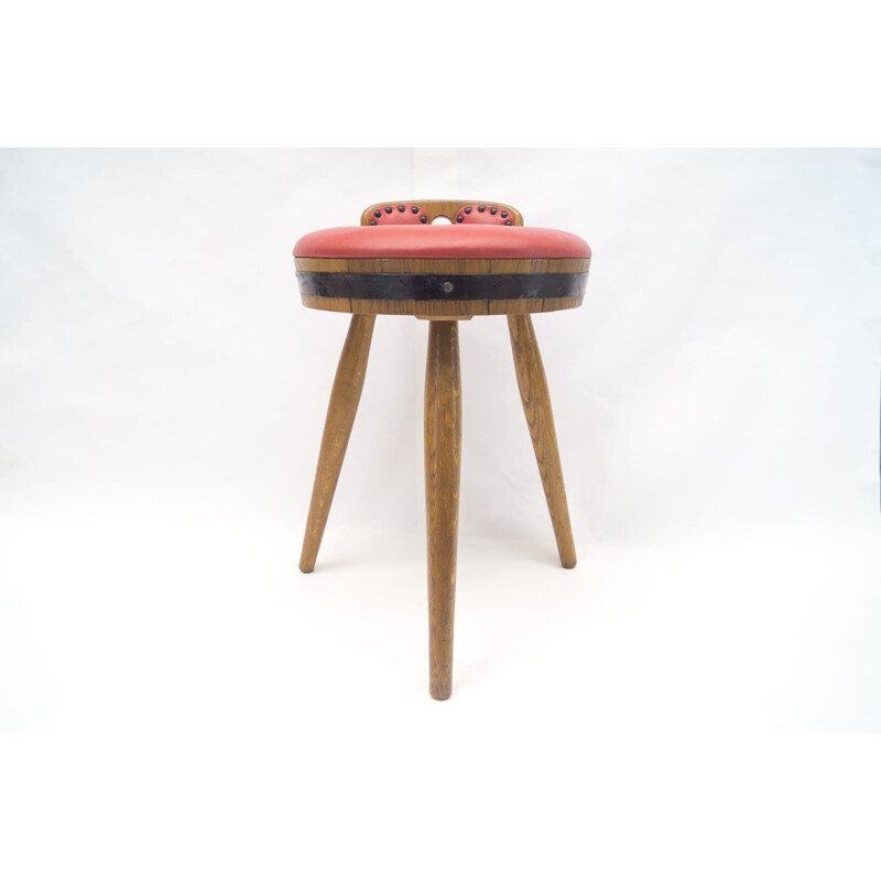 Ensemble de 4 tabourets en bois tripodes rouge - 1960