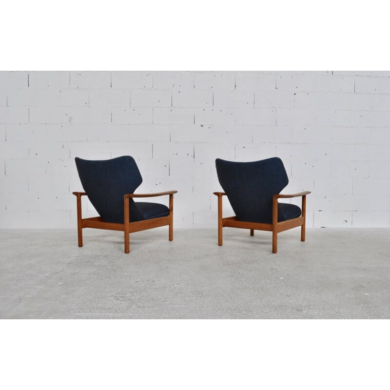 Paire de fauteuils en tissu bleu et chêne massif - 1960