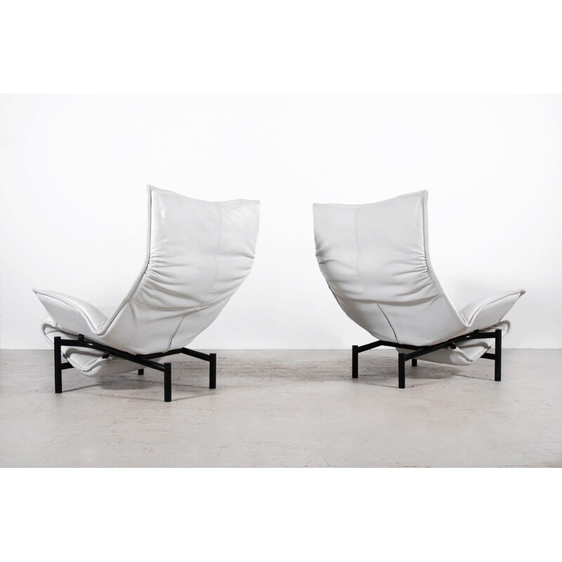 Pair of "Veranda" armchairs in white leather, Vico MAGISTRETTI - 1980s