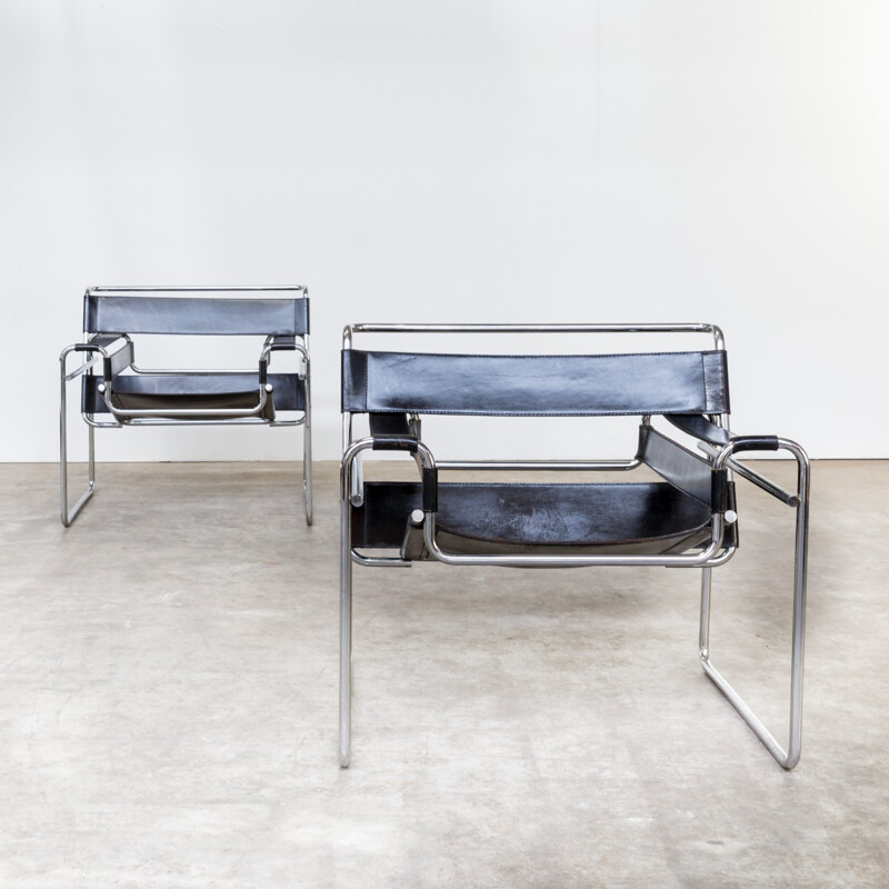 Pair of B3 black leather chairs, Marcel Breuer - 1970s