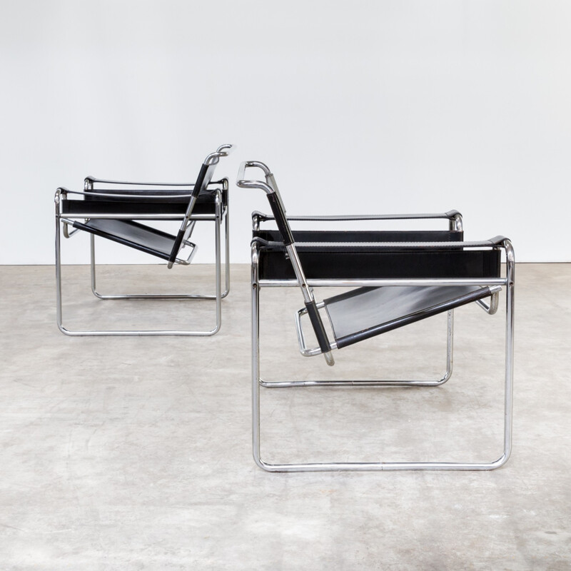 Pair of B3 black leather chairs, Marcel Breuer - 1970s