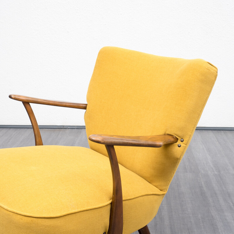 Fauteuil cocktail jaune en velours avec accoudoirs - 1950 