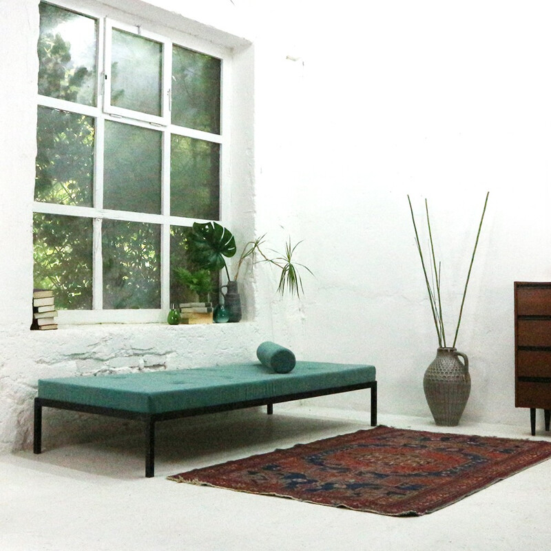 Canapé-lit vintage moderne, tapissé à neuf bleu turquoise - 1960