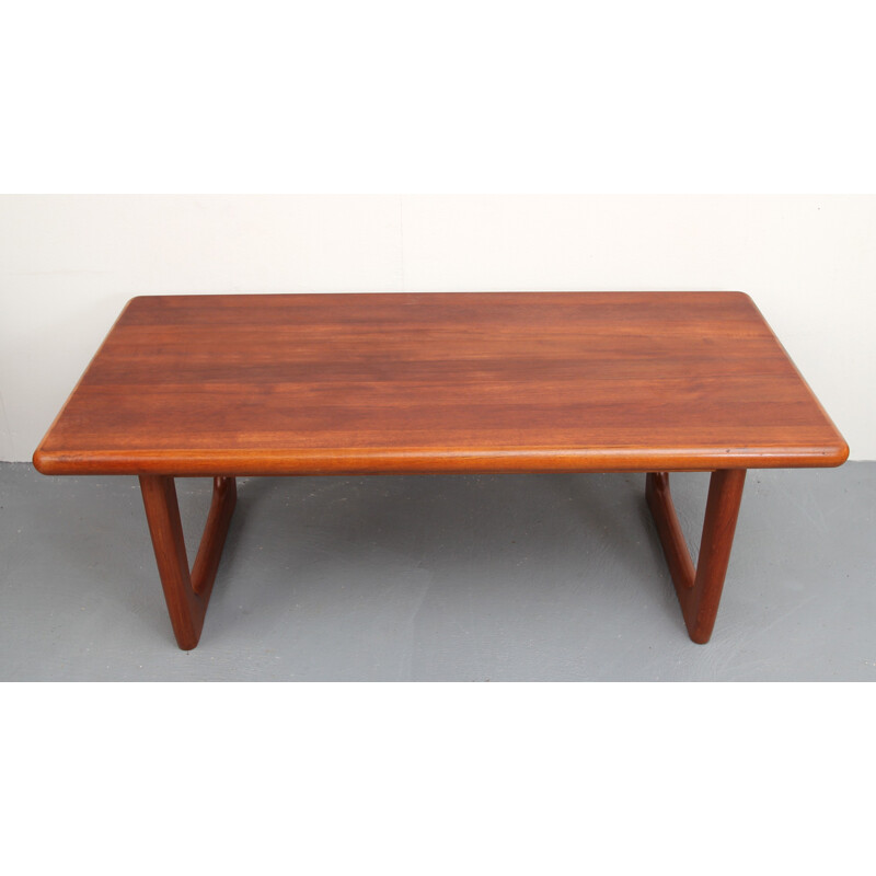 Mesa de centro vintage de teca maciza de Niels Bach, Dinamarca 1960