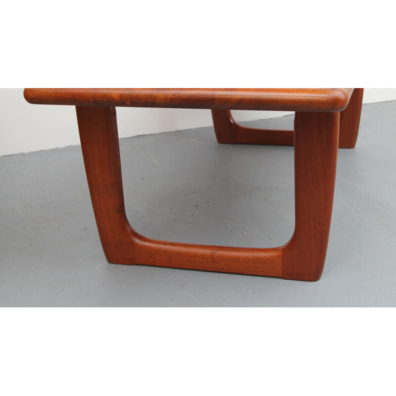 Mesa de centro vintage de teca maciza de Niels Bach, Dinamarca 1960