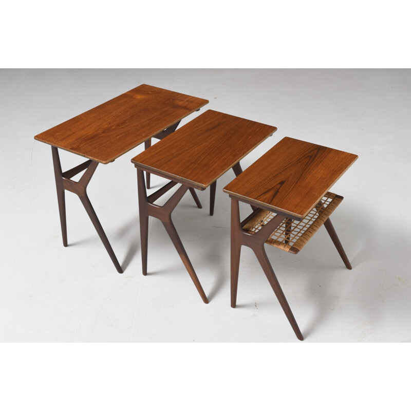 Ensemble de 3 tables gigones en teck et rotin de Johannes Andersen - 1960