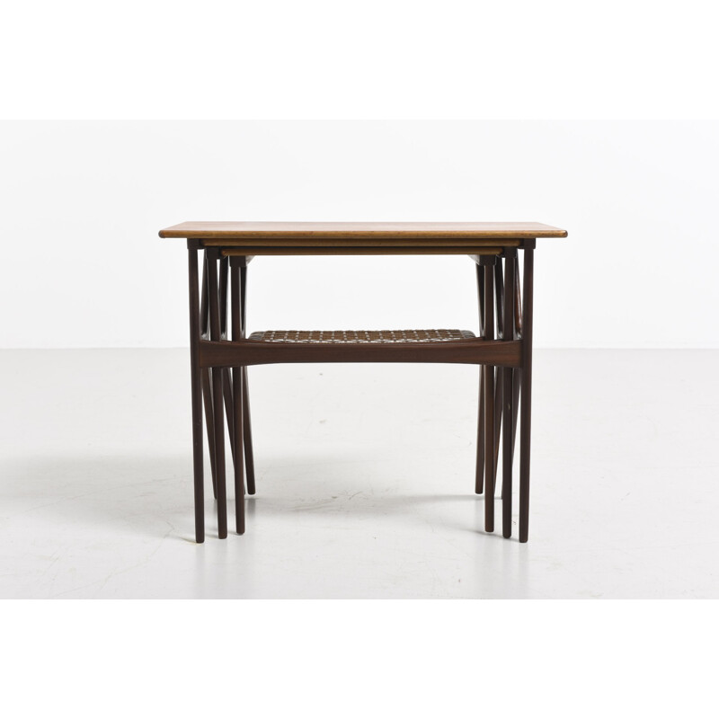 Ensemble de 3 tables gigones en teck et rotin de Johannes Andersen - 1960