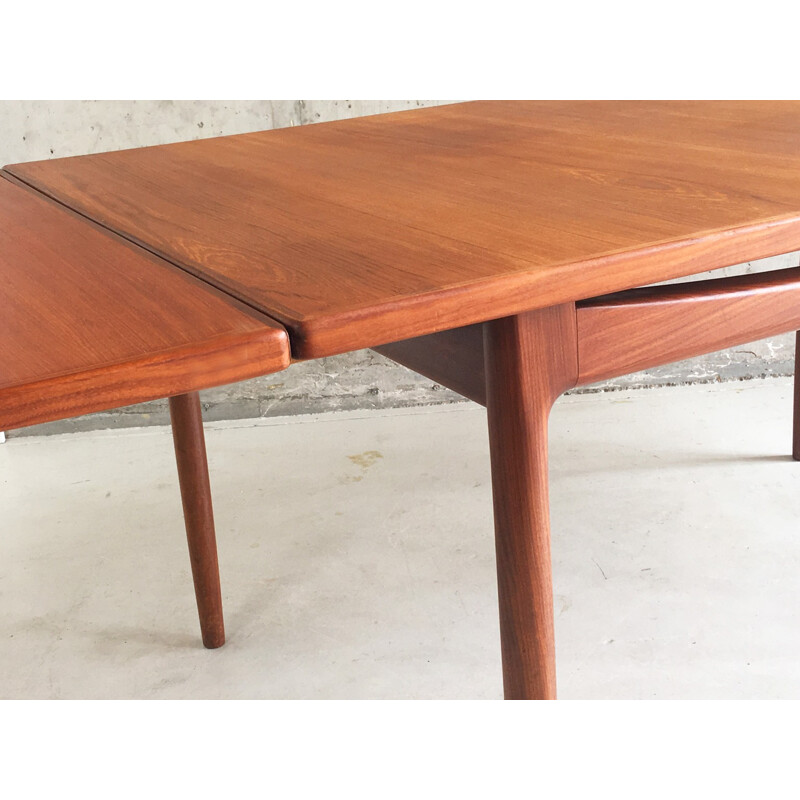 Extendable teak dining table by Ib Kofod Larsen for G-Plan - 1960s