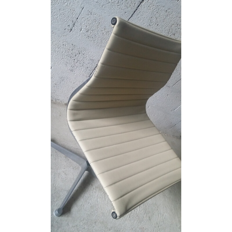 Eames aluminum group chair for Miller