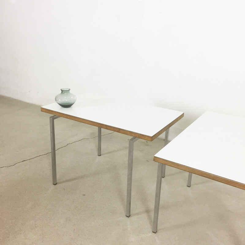 Set di 2 tavoli impilabili modernisti di Trix e Robert Haussmann - 1950