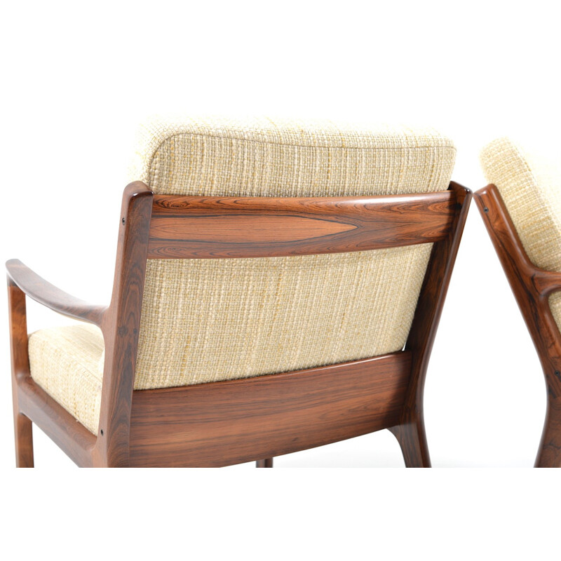 Paire de fauteuils scandinaves beiges en palissandre par Ole Wanscher - 1960