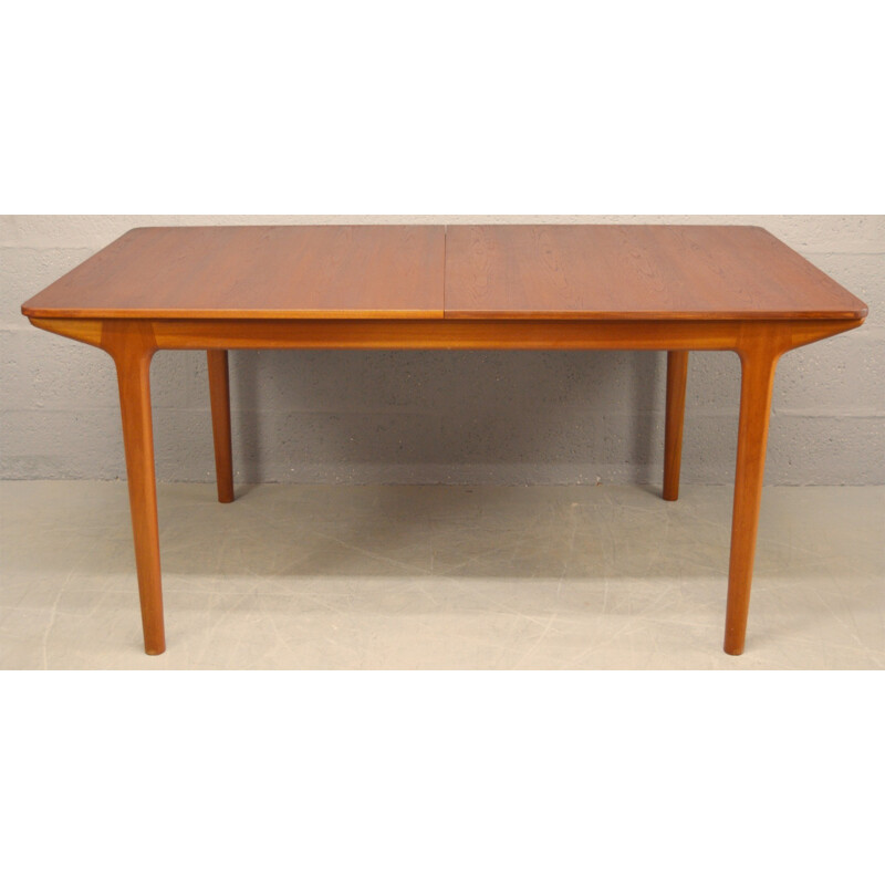 Mid-Century "T5" teak dining table produced by McIntosh - 1960s