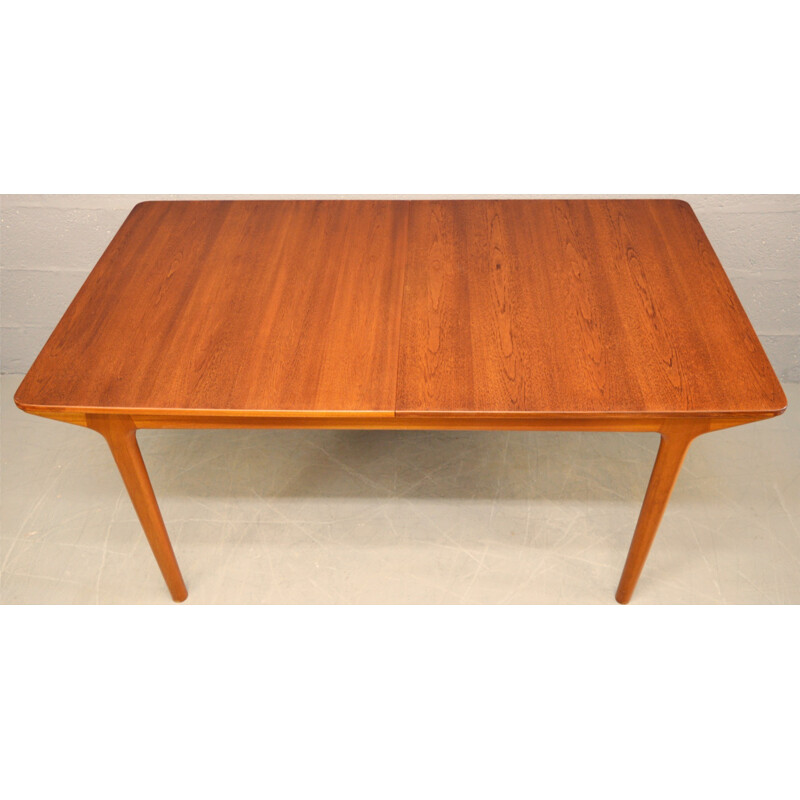 Mid-Century "T5" teak dining table produced by McIntosh - 1960s
