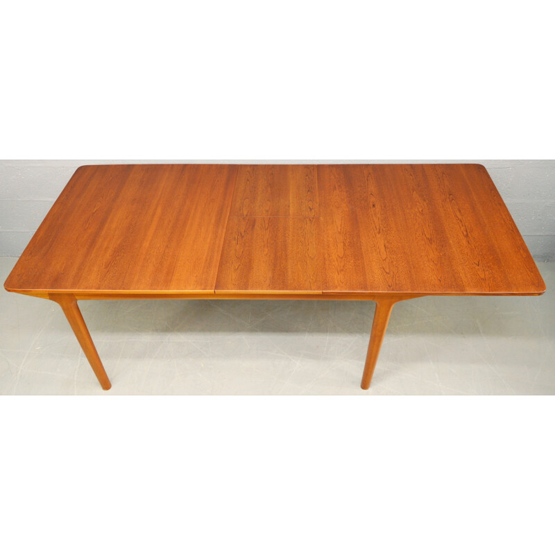 Mid-Century "T5" teak dining table produced by McIntosh - 1960s