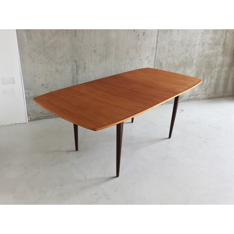 Longue table vintage extensible avec pieds coniques - 1970