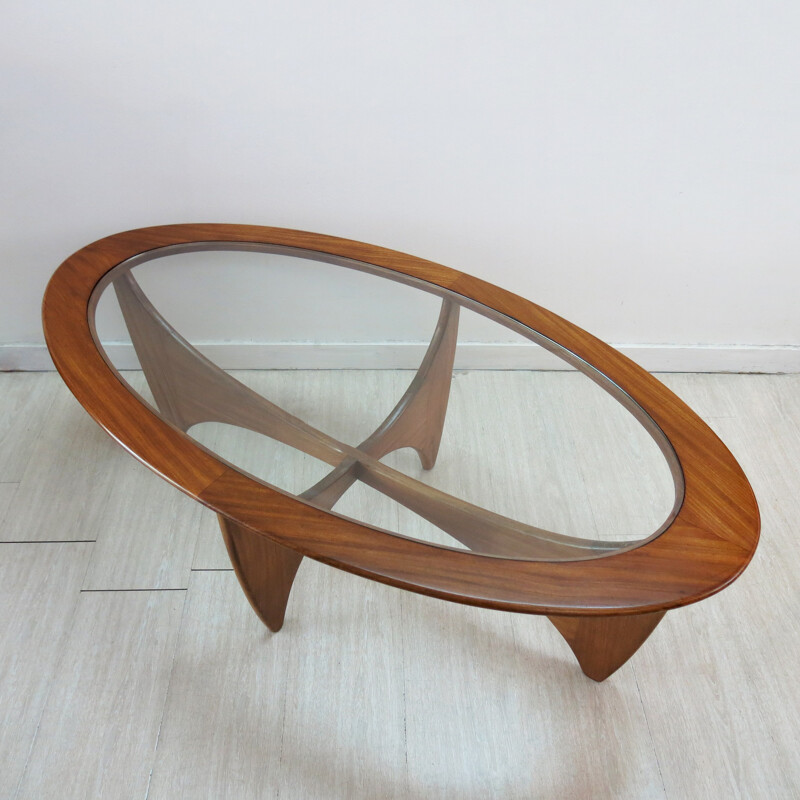 Table basse "Astro" ovale produite par G-Plan - 1960