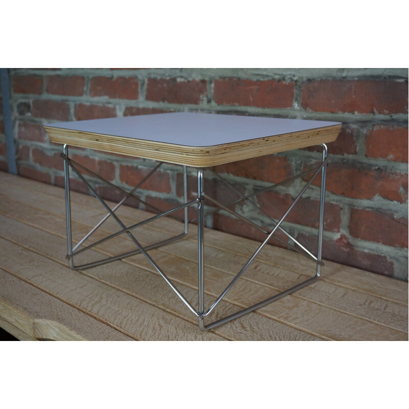Table d'appoint "LTR" blanche en bois et en chrome de Eames - 1970