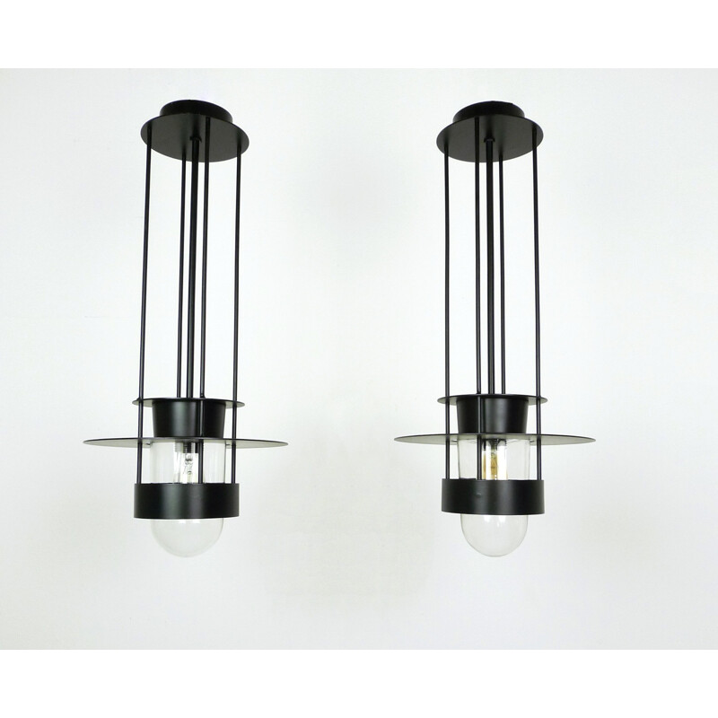 Paire de suspensions d'architecte noires en métal et en verre - 1970