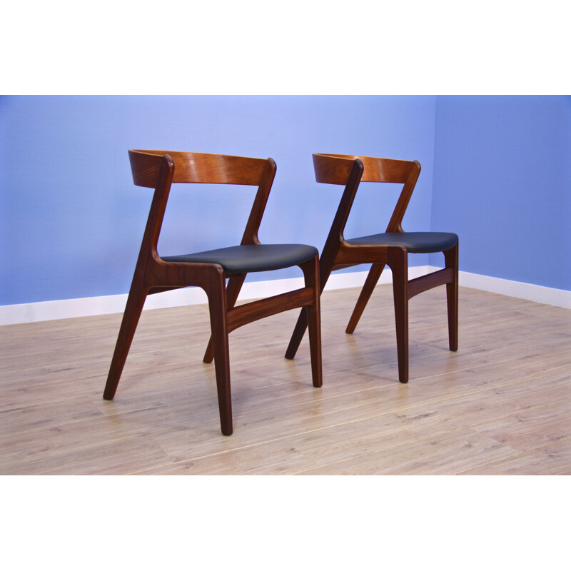 Ensemble de 2 chaises en bois et skaï produites par Farstrup - 1960