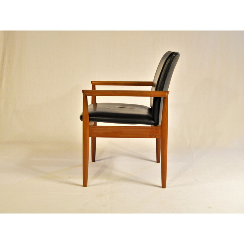 Finn Juhl Modelo 209 Silla Diplomat en Teca y Piel Negra por Cado - 1960s