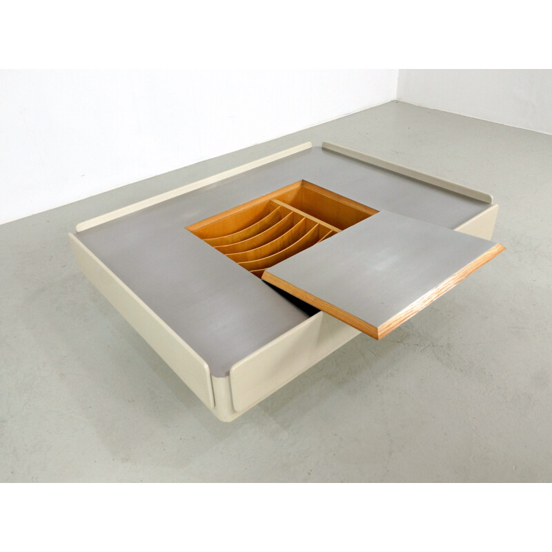 "Caori" off-white coffee table by Vico Magistretti for Gavina - 1960s