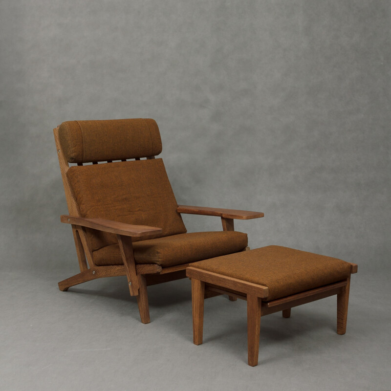 "GE 375" lounge chair with its ottoman by Hans Wegner - 1960s