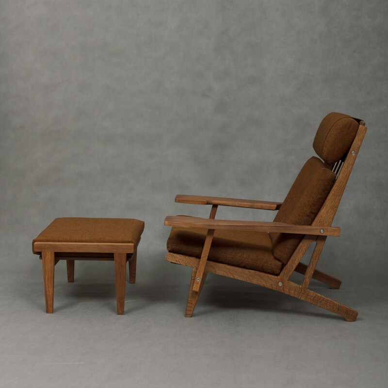"GE 375" lounge chair with its ottoman by Hans Wegner - 1960s