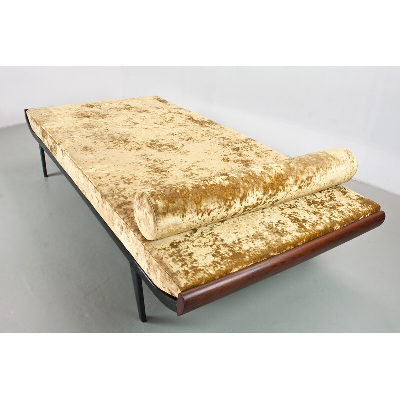 Cleopatra daybed with crushed Gold Velvet by Dick Cordemeijer for Auping - 1950