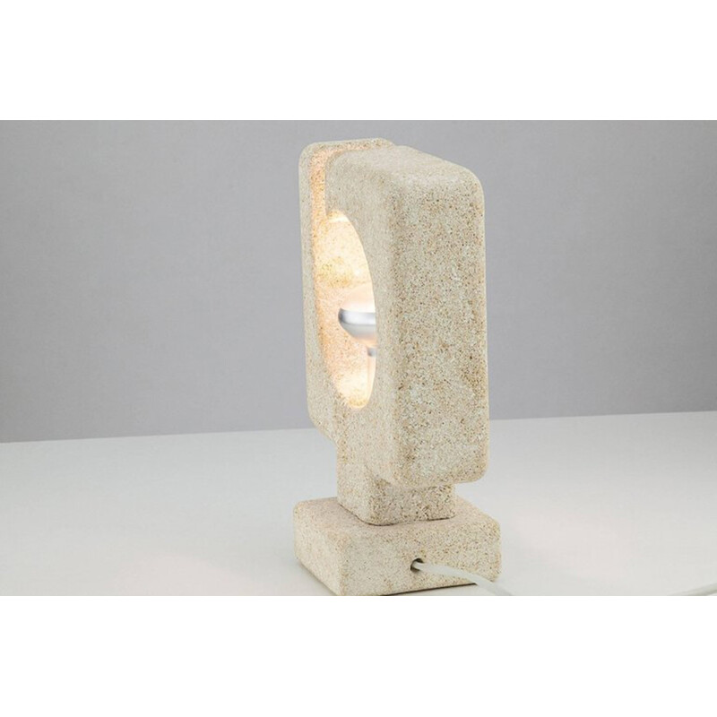 Lampe vintage en pierre sculptée - 1970