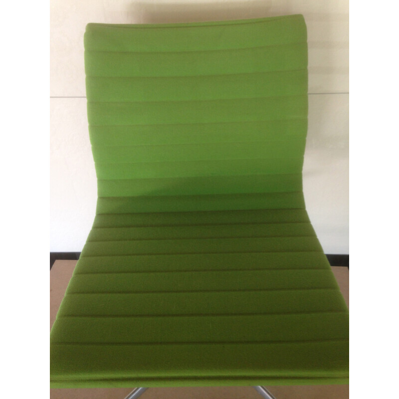 Apple green "EA 105" chair, Charles & Ray EAMES - 1970s