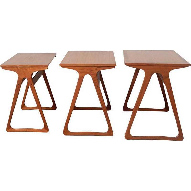 Ensemble de 3 tables gigognes produites par Toften - 1960