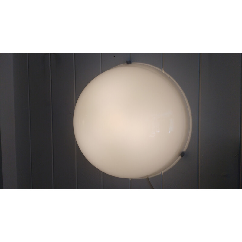 Wall lamp in white plexiglass model "1321" produced by Raak - 1970s