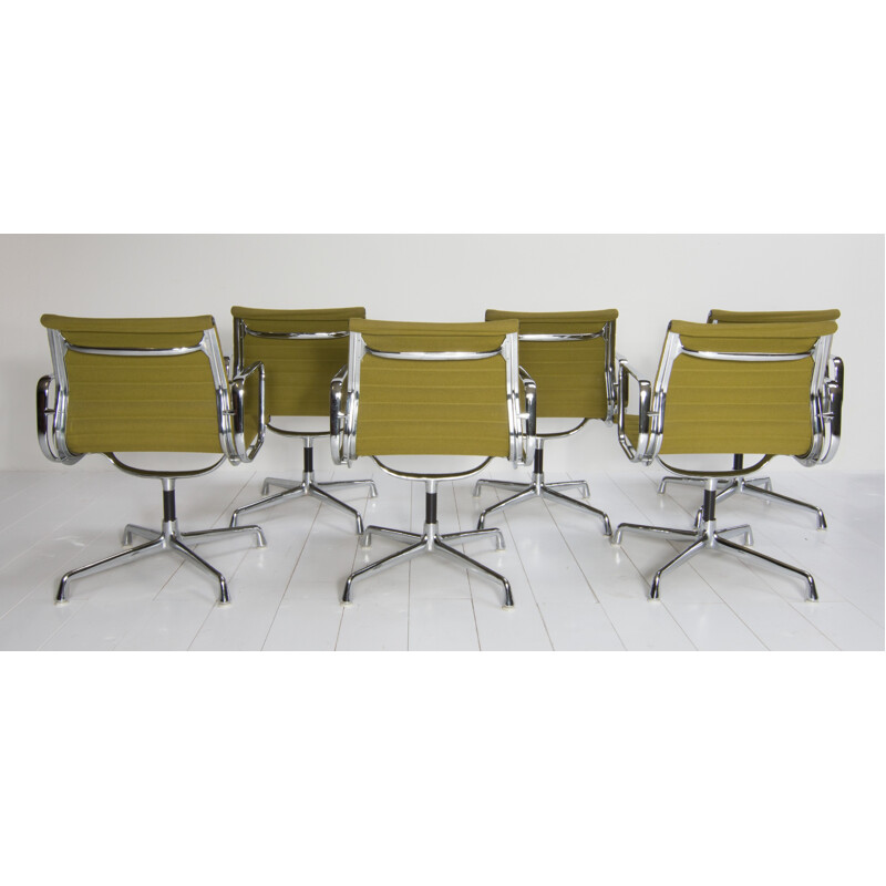 Ensemble de 6 fauteuils "EA108" par Charles et Ray Eames pour Vitra - 1950