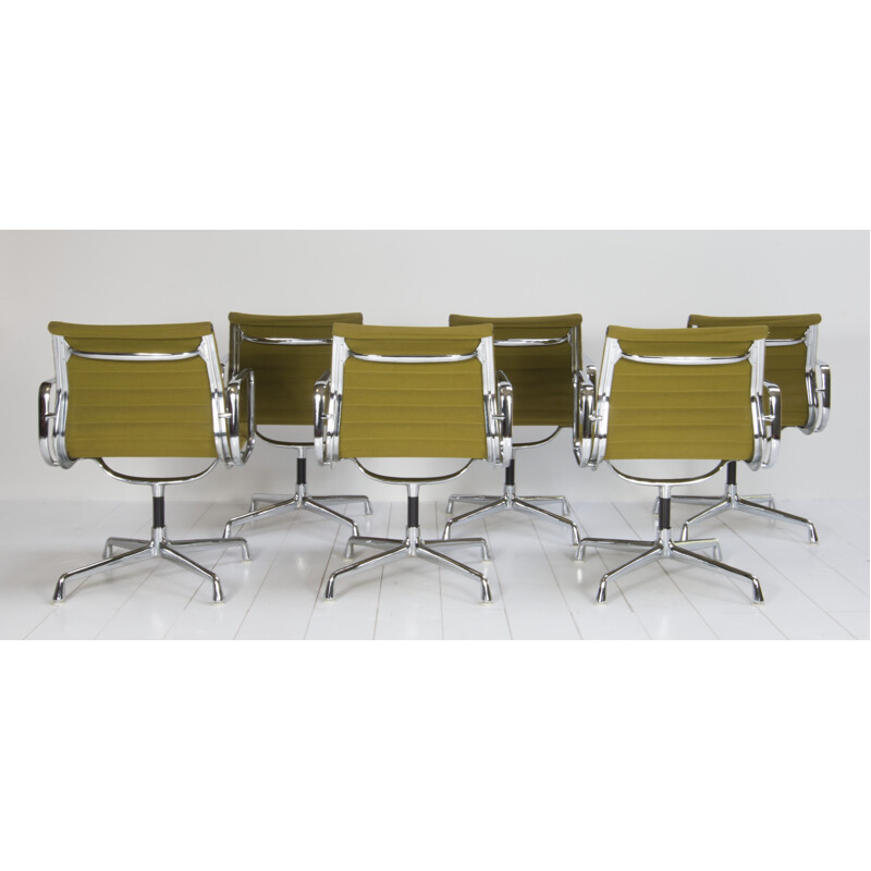 Ensemble de 6 fauteuils "EA108" par Charles et Ray Eames pour Vitra - 1950