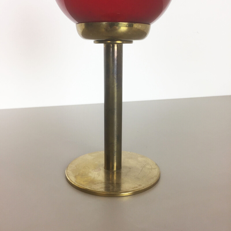 Vintage vidro vermelho e castiçal de latão por Hans-Agne Jakobsson - 1950