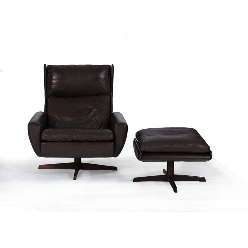 Lounge armchairn and ottoman "Model 68" by Georg Thams - 1960s