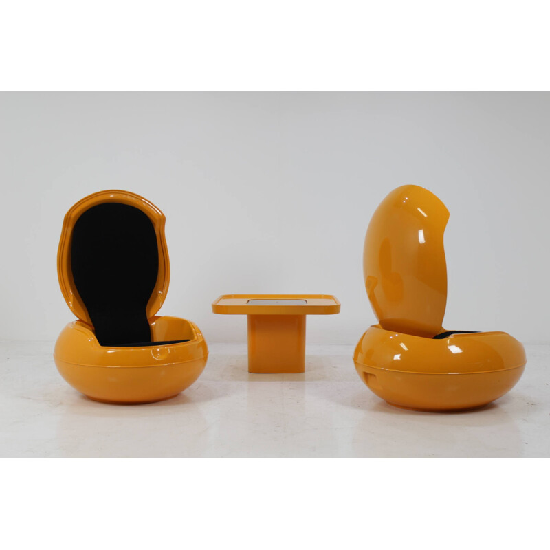 Pair of "Garden Egg" chairs with table, Peter Ghyczy - 1968