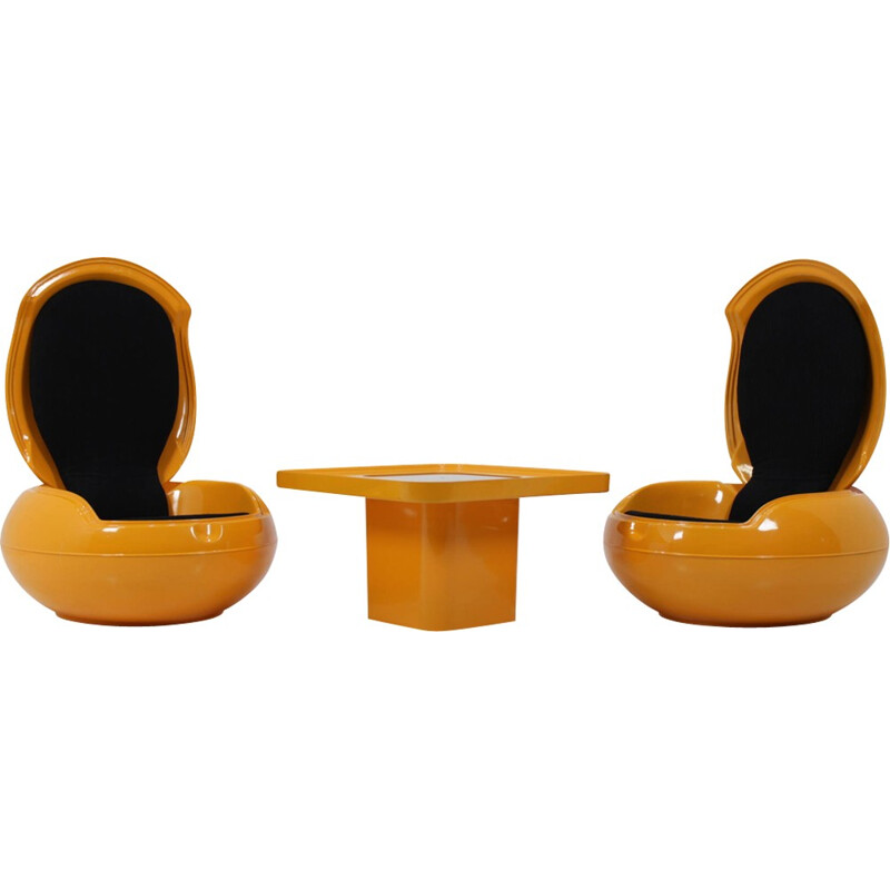 Pair of "Garden Egg" chairs with table, Peter Ghyczy - 1968