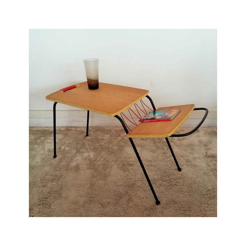 Table avec porte revues minimaliste - 1950