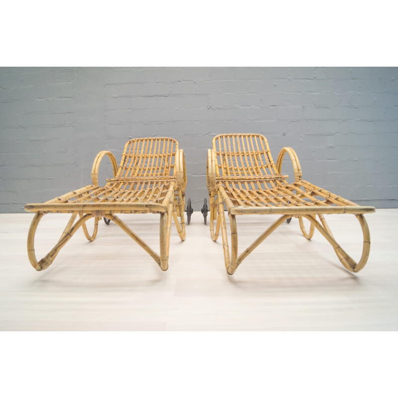 Paire de chaises longues de jardin en bambou et rotin - 1950