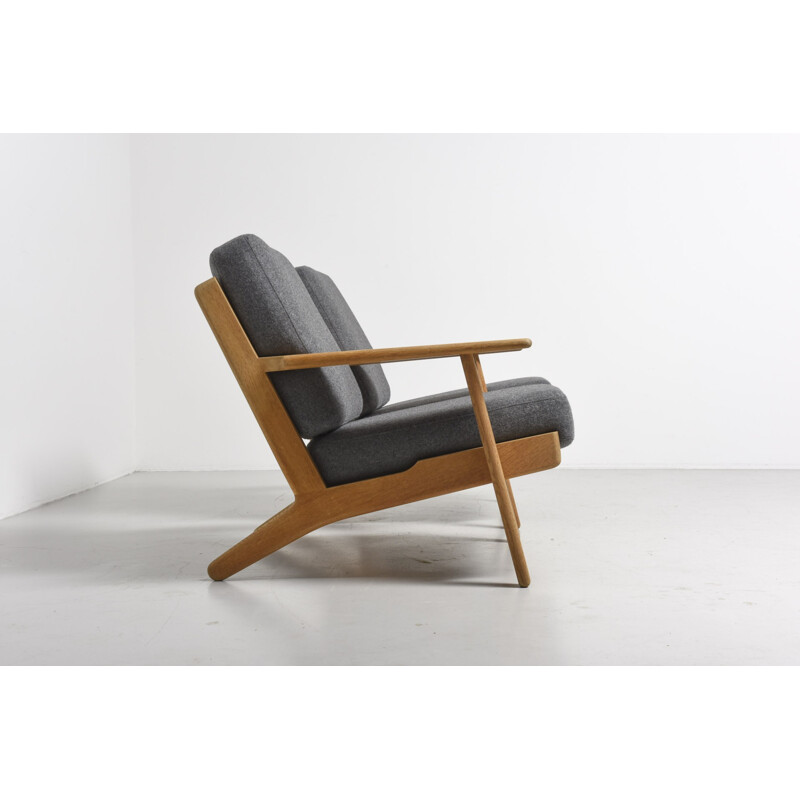 Paire de fauteuils en laine grise d'Hans Wegner pour Getama - 1950