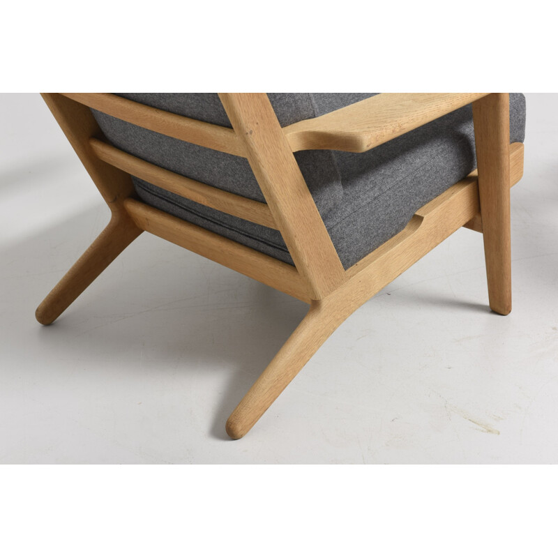 Paire de fauteuils en laine grise d'Hans Wegner pour Getama - 1950