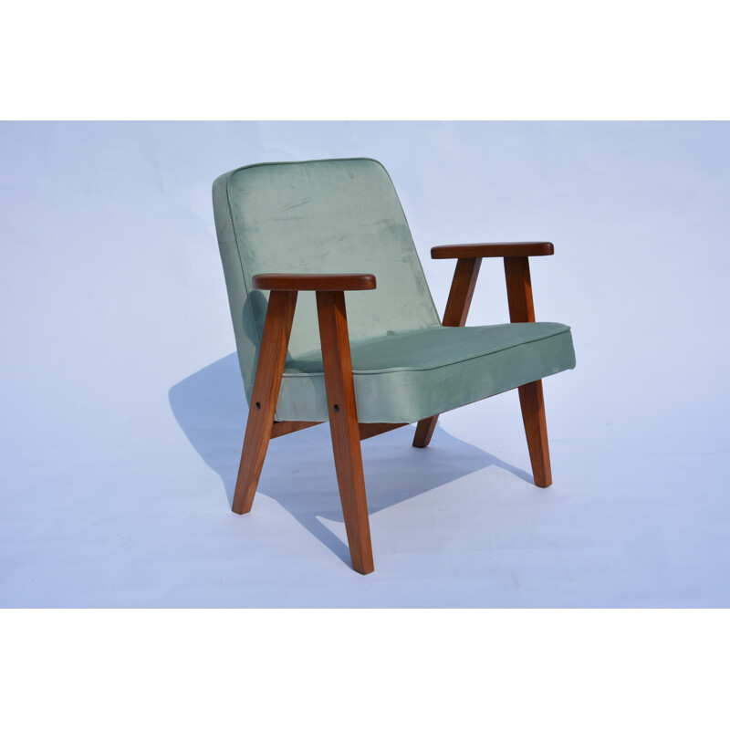 Petit fauteuil en velours vert menthe de J. Chierowski - 1960