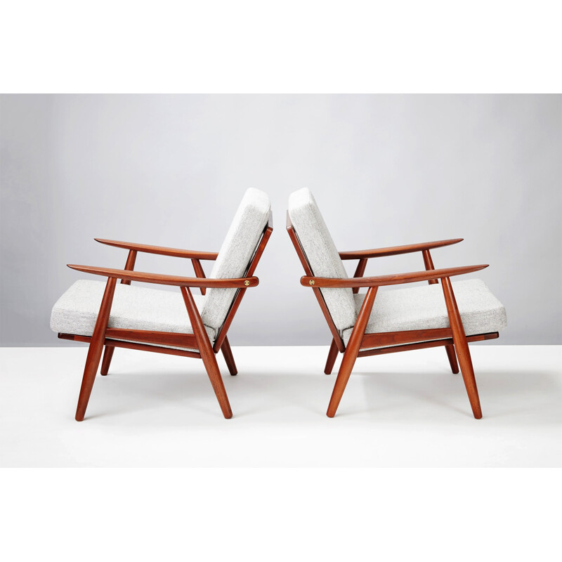 Pair of armchair by Hans Wegner GE-270 Chairs - 1950s