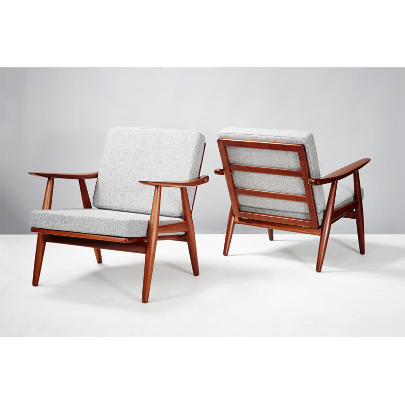 Pair of light grey GE-270 armchairs by Hans Wegner - 1950s