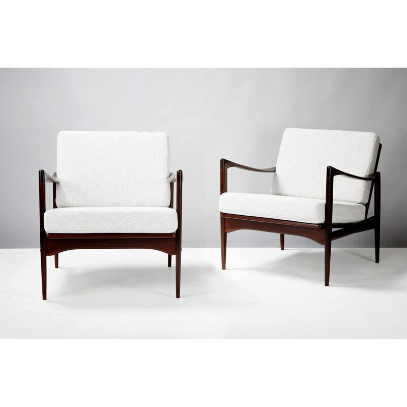 Paire de fauteuils larges blanc d'Ib Kofod-Larsen - 1960