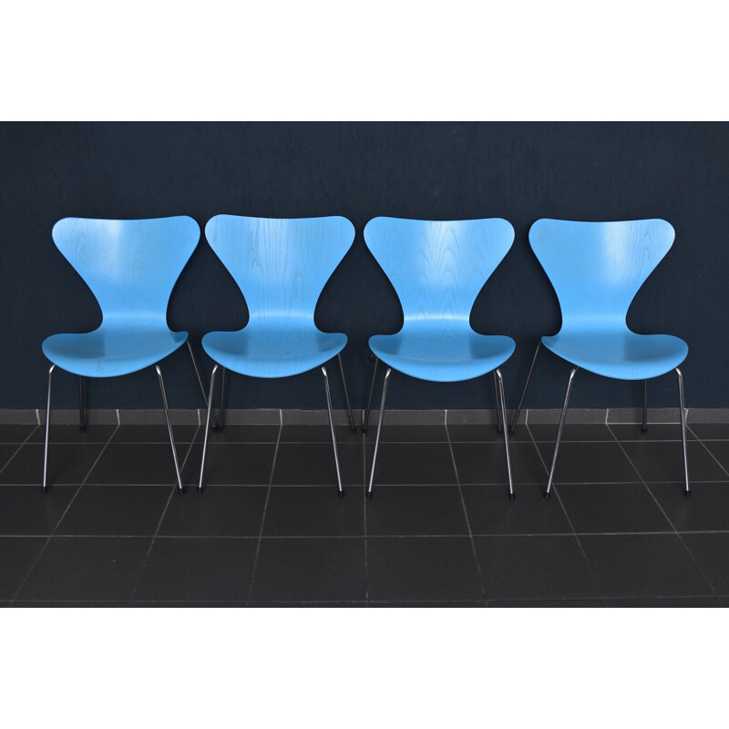 Set of 4 "3107" blue chairs by Arne Jacobsen for Fritz Hansen - 1950s