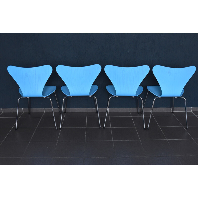 Suite de 4 chaises "3107" bleus d'Arne Jacobsen pour Fritz Hansen - 1950